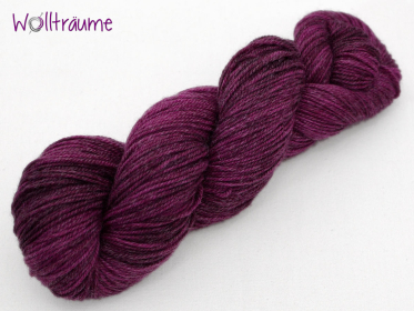 Frieda Ramie Bordeaux violett, handgefärbte Wolle von wollträume